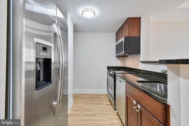 Photo - 1020 N Highland St Unidad 622