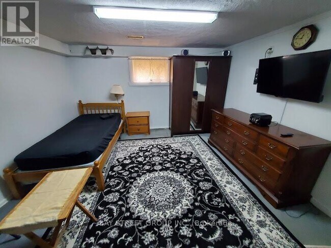 Photo - 73 Regatta Crescent