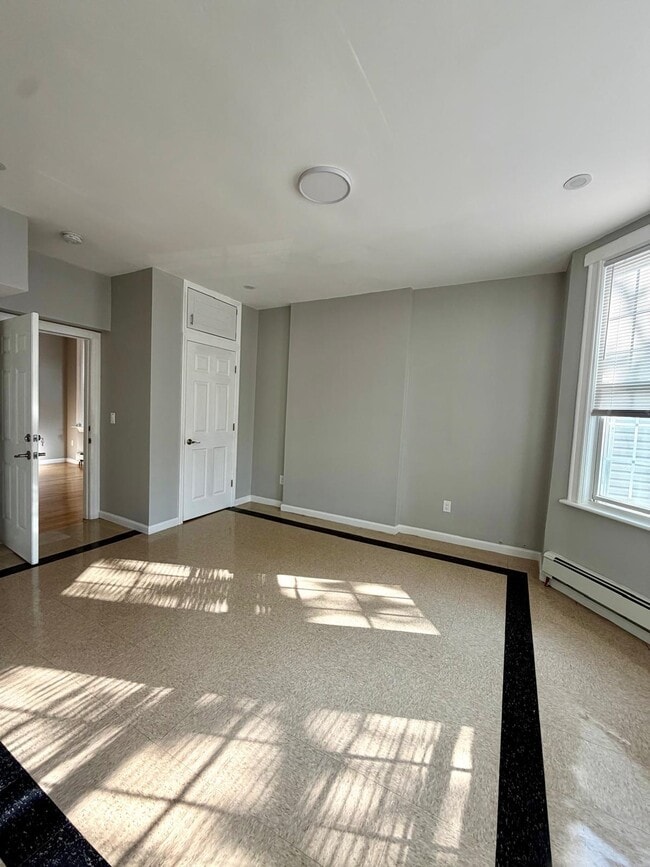 Photo - 156 Clerk St