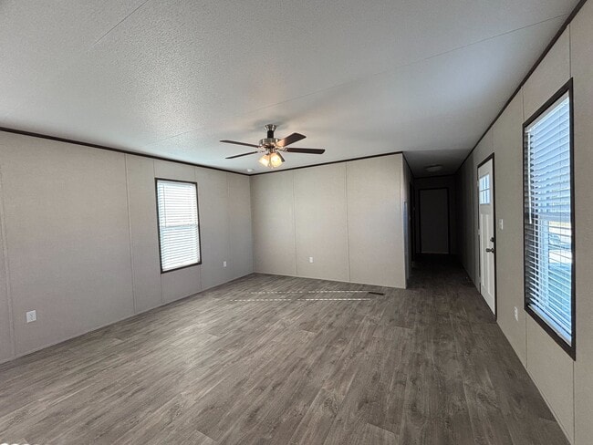 Photo - 204 Linda St