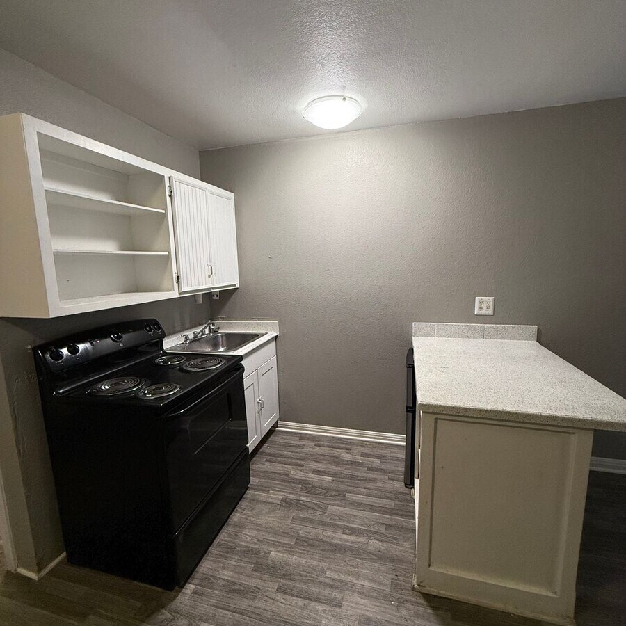 Photo - $400 Off 1st Full Month!* All Utilities In... Apartment Unit K