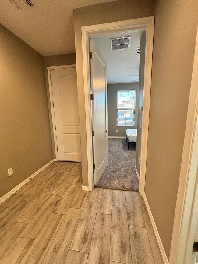 Photo - 4 Bedrooms 2.5 Bathrooms - Marana