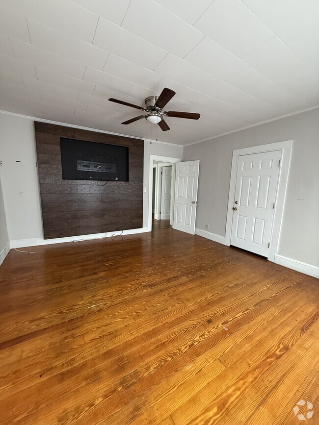 Building Photo - 158 Forest St Unit 2 Rental