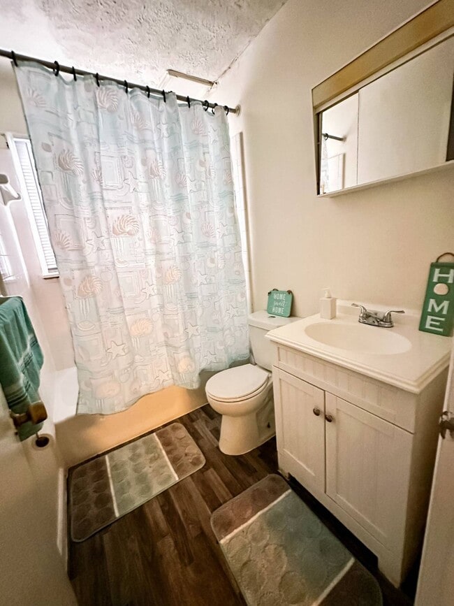 Photo - 901 Leawood Dr