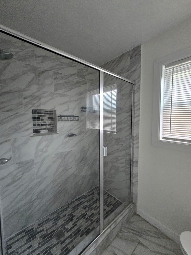 Photo - 5822 Reamer St