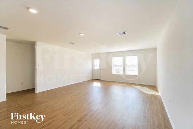 Photo - 508 Maple Bnd Ln