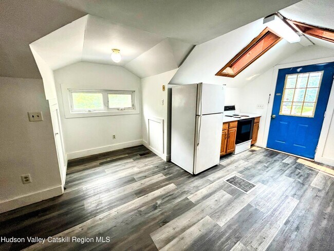 Photo - 145 NY-23 Apartamento