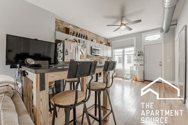 Photo - 731 W Ohio St Unit 3