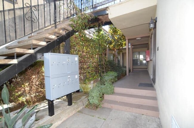 Photo - Adams Apartments...Newly Remodeled 1 Bedro... Unidad 4128 1/2