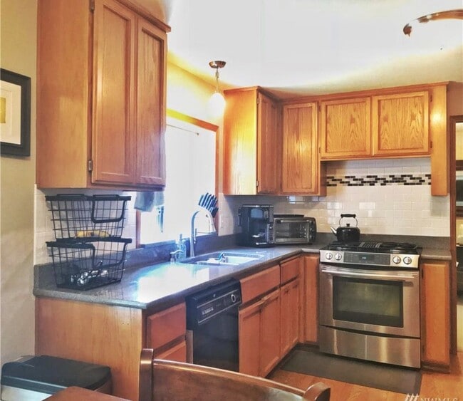 Photo - Open, bright and roomy with private backyard