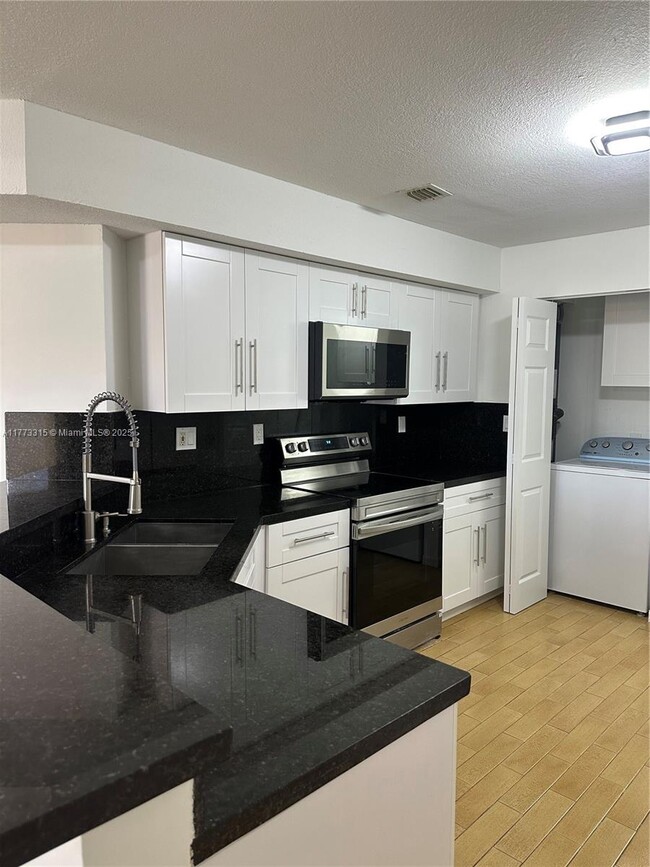 Building Photo - 5403 SW 126th Ter Rental