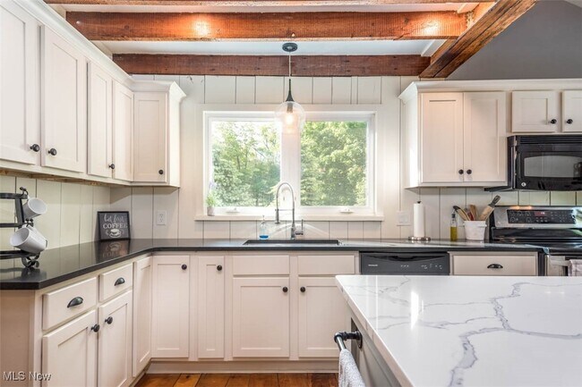 Photo - 6287 Riverview Rd