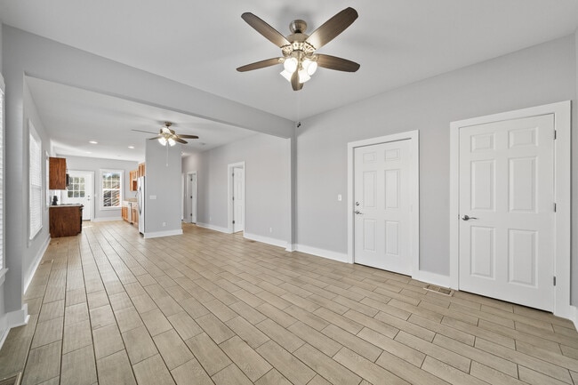 Photo - 106 N Main St