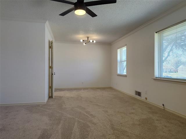 Photo - 910 Worcester Ln