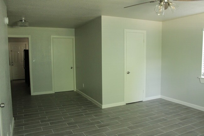 Living Room with two closets. - Yupon St Apartments