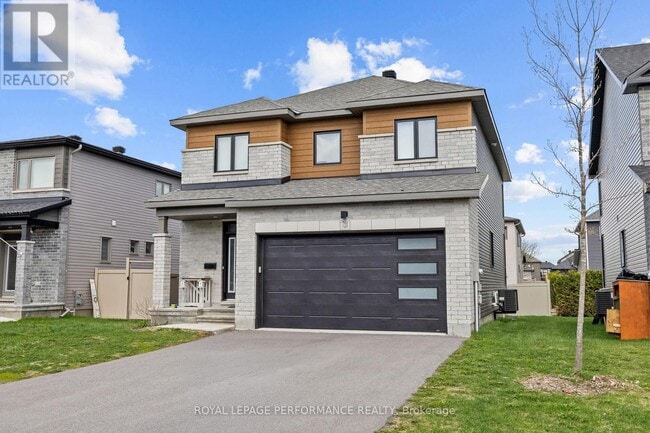 Photo - 724 Namur St