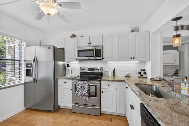 Building Photo - 12790 Briarlake Dr Unit 103 Rental