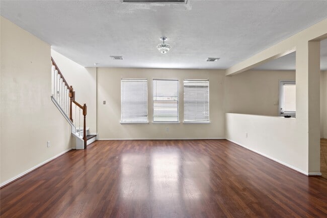Building Photo - 5815 Clerkenwell Dr