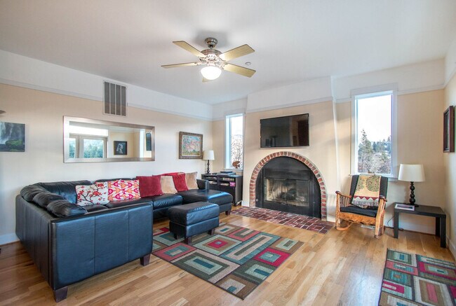 Building Photo - 115 E Hazel Ave Unit ID1247440P Rental