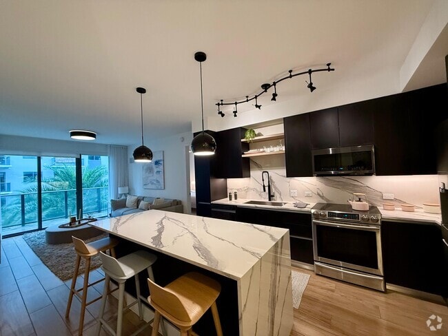 Building Photo - 206 NE 35th Ter Unit B1 Rental