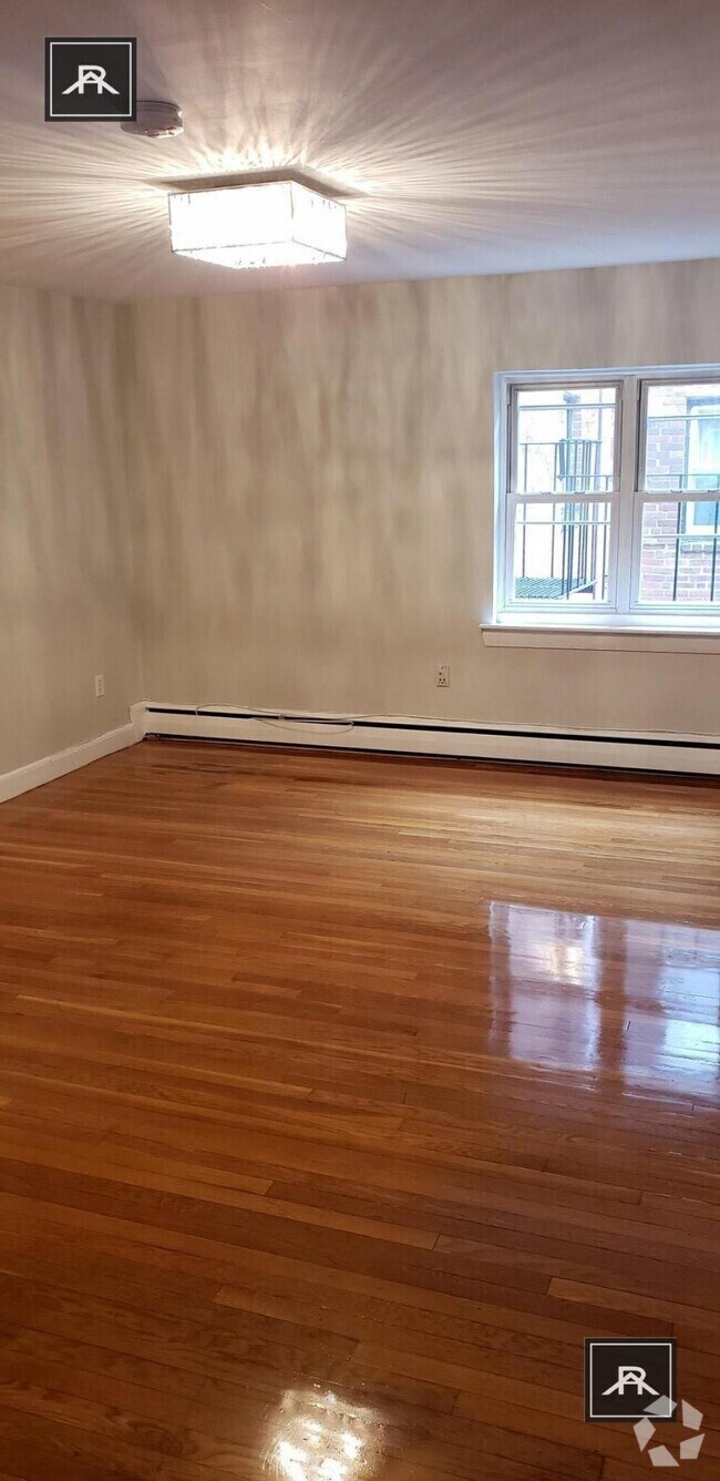 Building Photo - 2 bedroom in Brighton MA 02135 Unit 5 Rental