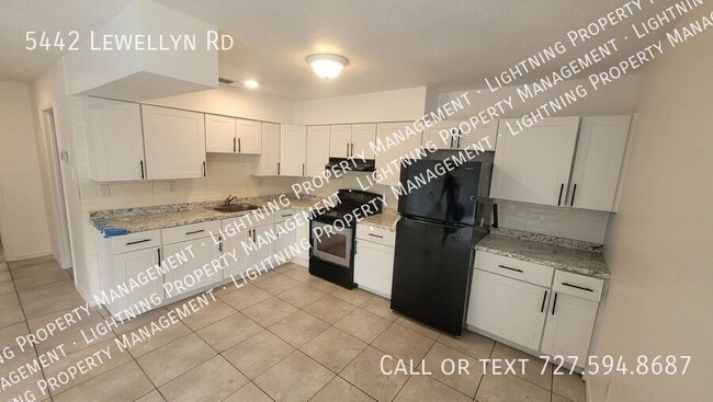 Building Photo - 5442 Lewellyn Rd