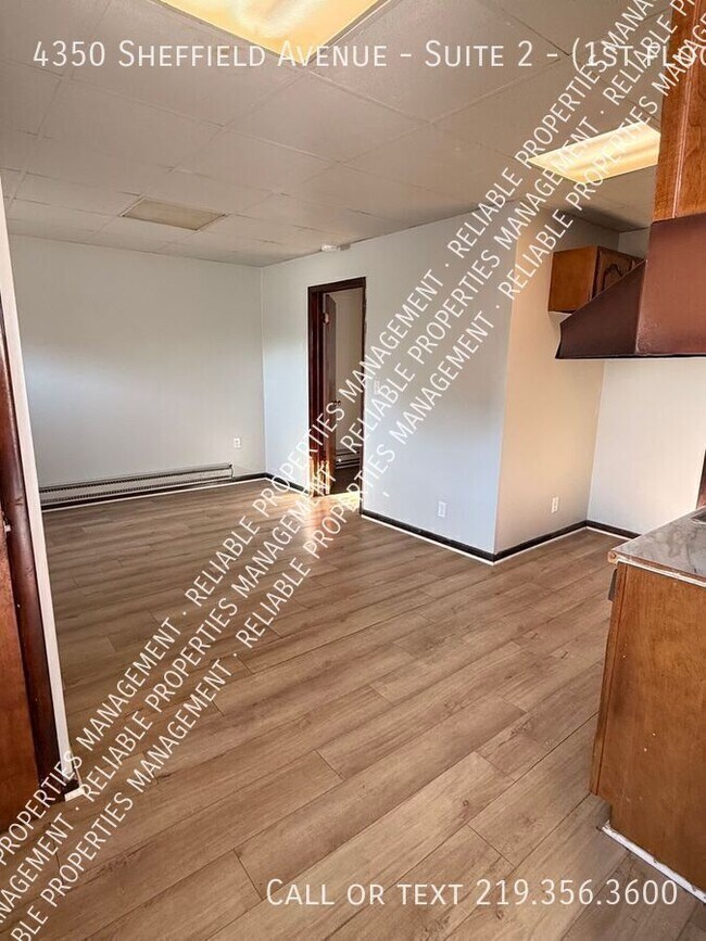 4350 Sheffield Ave Unidad (1st floor front of the building)