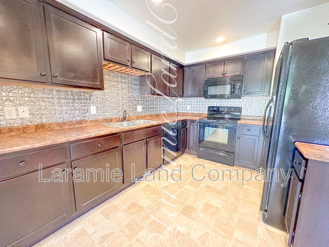Photo - 4133 Moraine St