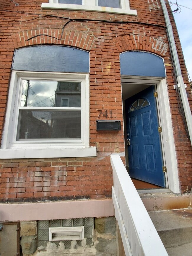 Building Photo - 741.5 Proctor Wy Unit 1 Rental