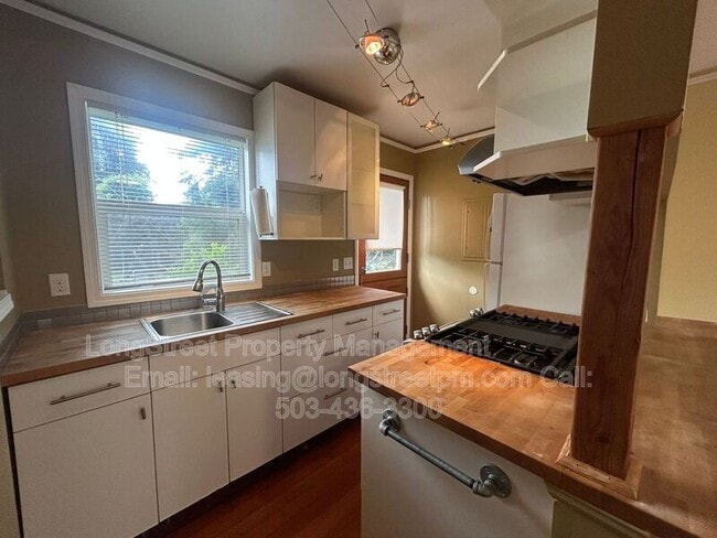 Photo - 4725 NE 50th Pl
