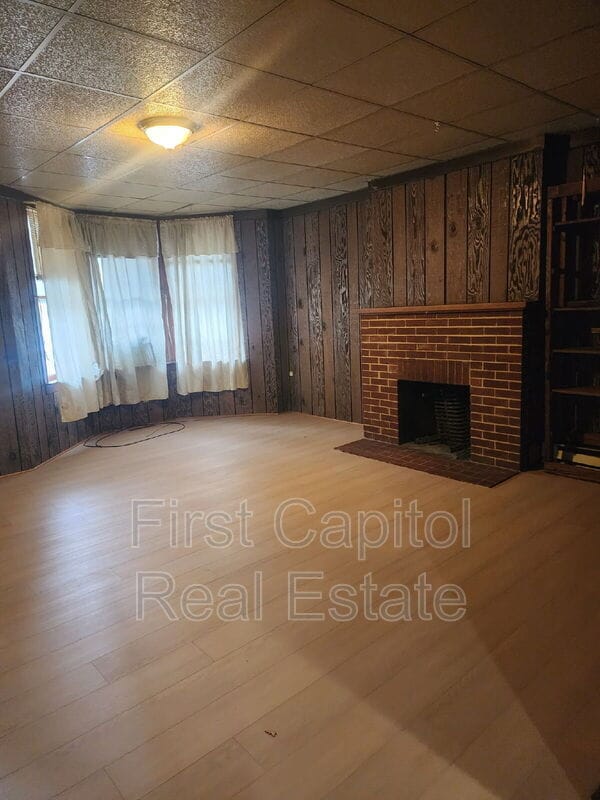 Building Photo - 233 E King St Unit Apt 1