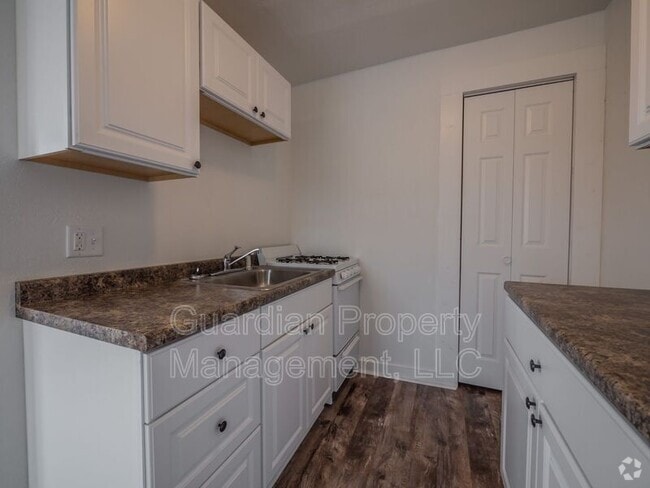 Building Photo - 108 N Buchanan St Rental