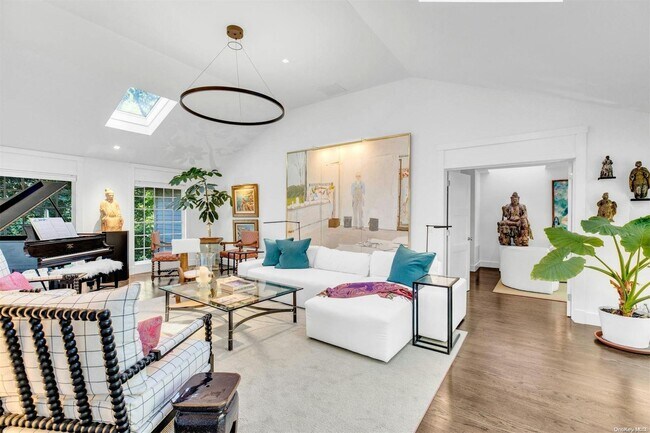 Photo - 16 Rsmorw Ct