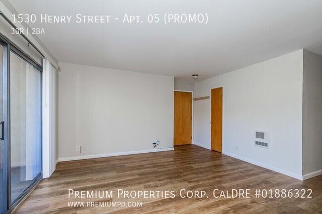 Photo - 1530 Henry St