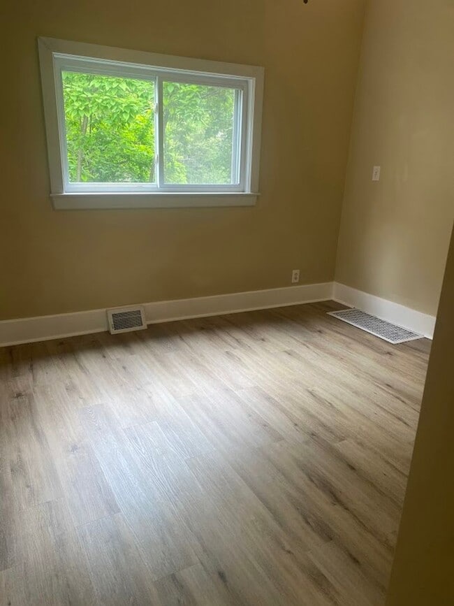 Photo - 4 BR, 1 Bath Single Family Home - BEECHVIEW