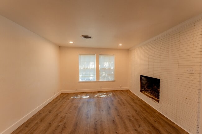 Photo - 1103 N Grant Dr