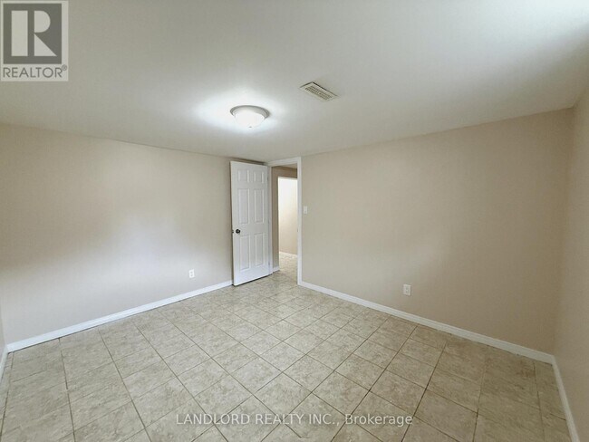 Photo - 220 Ellington Dr