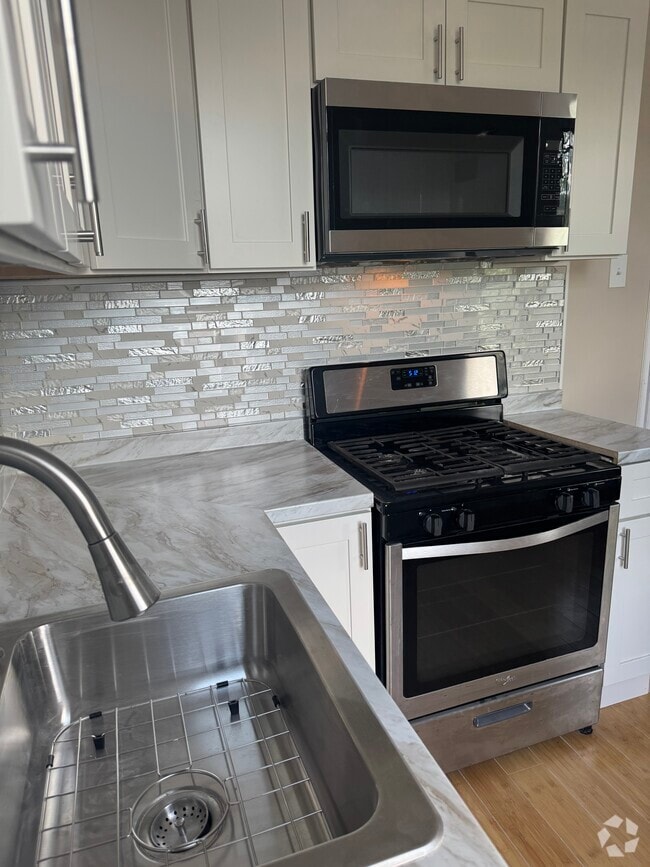 Building Photo - 265 N 7th St Unit Modern and Spacious Rental