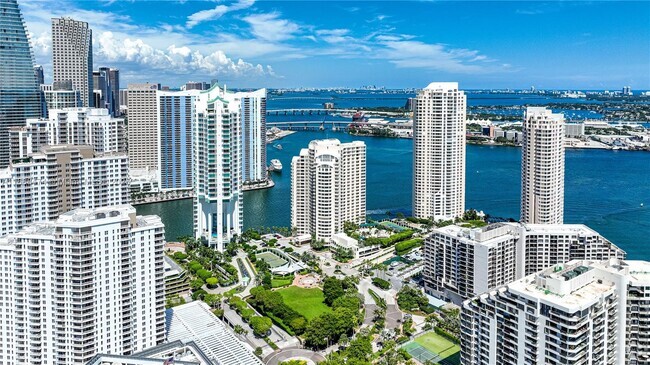 Building Photo - 848 Brickell Key Dr Unit 1005 Rental