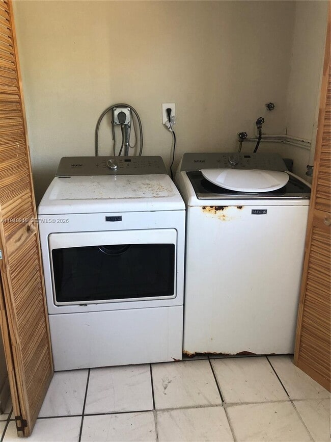 Photo - 992 E 18th St