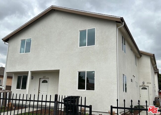 Building Photo - 409 E 99th St Rental