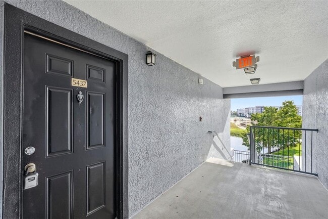 Photo - 3702 Palm Desert Ln Unit 5437