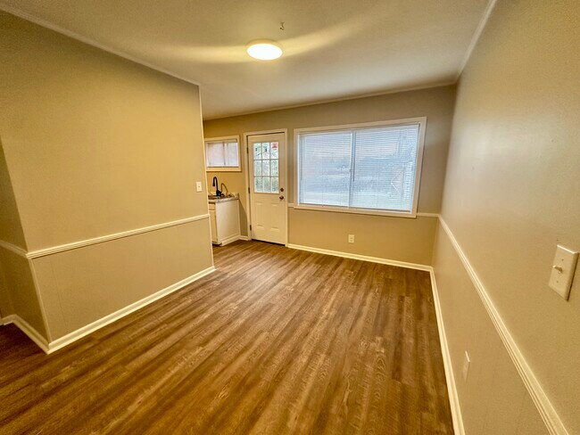 Photo - 503 16th Ave N