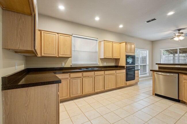 Large Open Floor Plan on Cut-de-sac!!! House - House Rental in Schertz ...