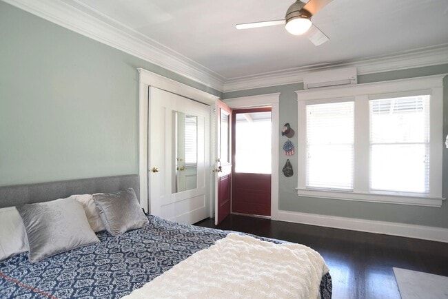 Photo - Charming Upper Floor 2 Bed / 1 Bath with Bonus Studio in a Prime Echo Park Location Unit 1458 1/2