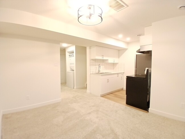 Photo - 1954-1209 209 St NW Unit Lower