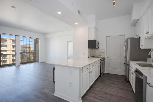 Photo - 3225 Turtle Creek Blvd Blvd Unit 1706