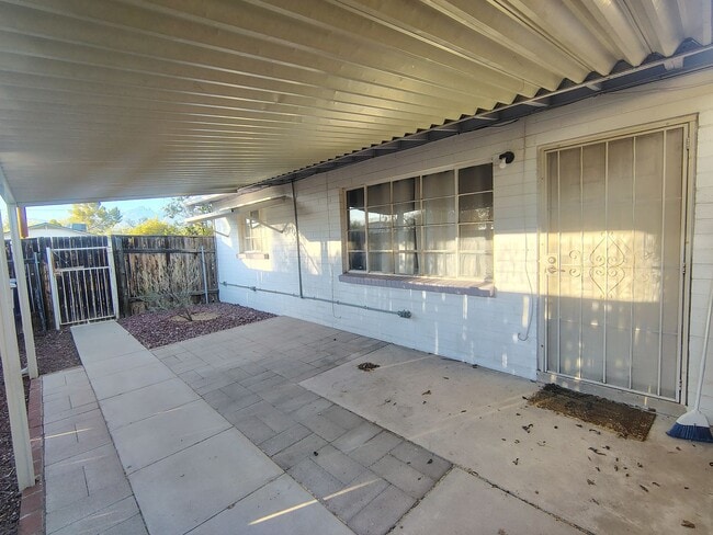Building Photo - 3302-3308 E Glenn St Unit 3302