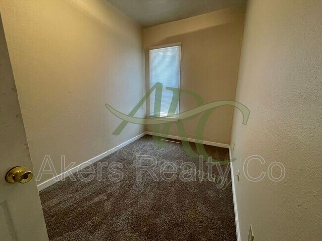 Photo - 920 Damson St