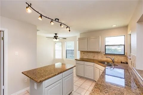 3042 Shady Creek Ln